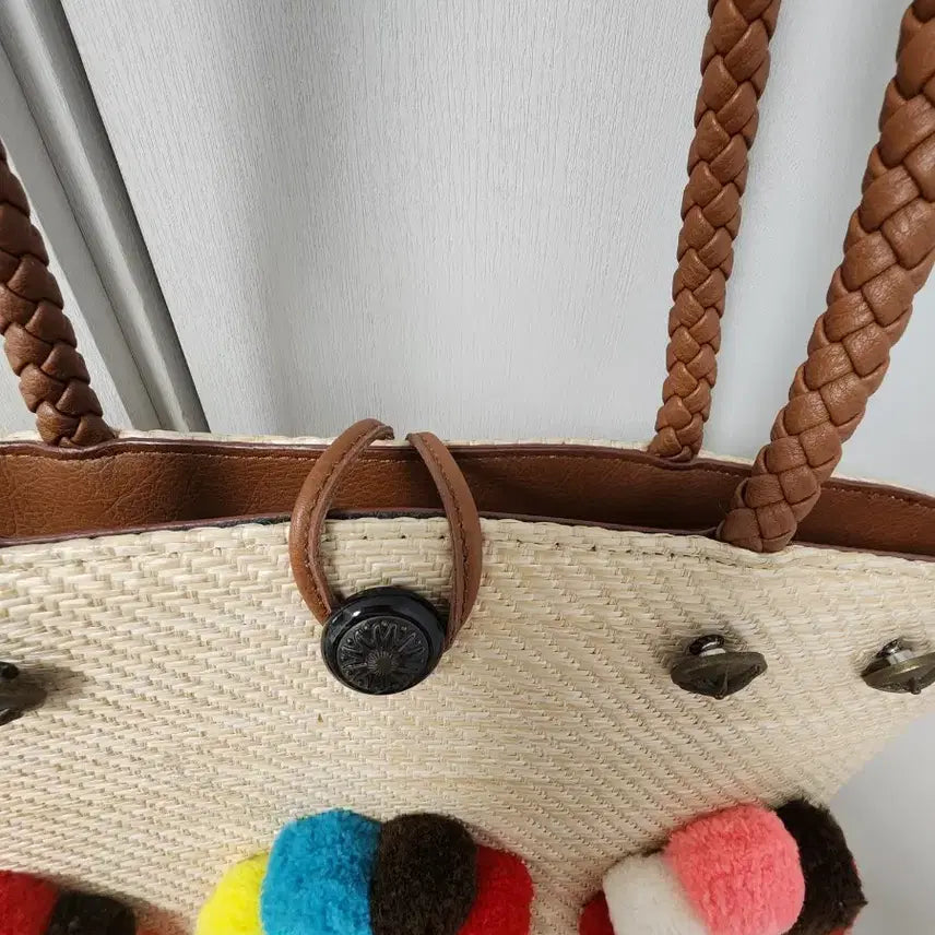[BUNJANG] Pom-Pom Woven Rattan Bag / 사진 아주  잘 나오는 폼폼이 왕골라탄백 (아주 깨끗해요~/반값)