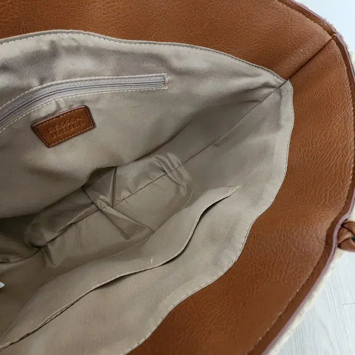 [BUNJANG] Pom-Pom Woven Rattan Bag / 사진 아주  잘 나오는 폼폼이 왕골라탄백 (아주 깨끗해요~/반값)