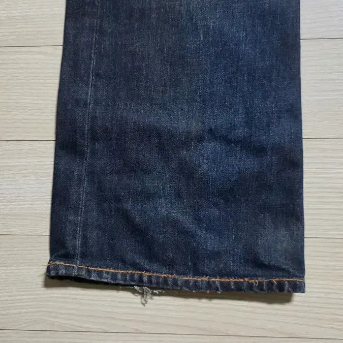 [SOLD OUT] 디젤 자탄 764 33x32 슬림부츠컷 중청 빈티지워싱