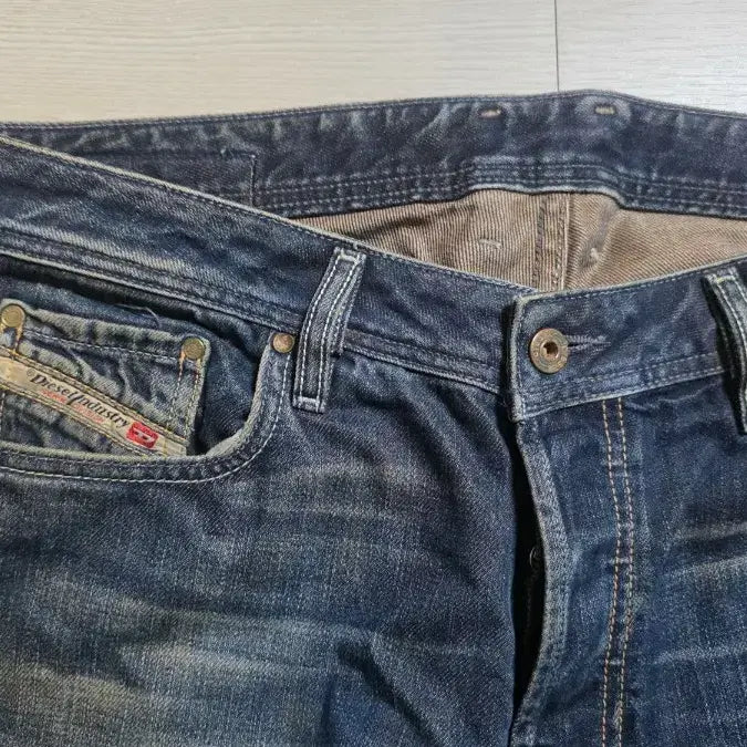 [SOLD OUT] 디젤 자탄 764 33x32 슬림부츠컷 중청 빈티지워싱