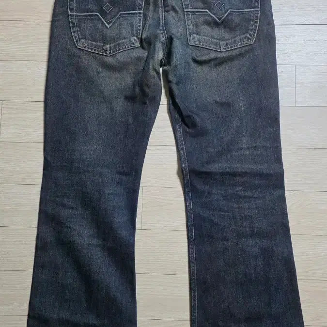 [SOLD OUT] 디젤 자탄 764 33x32 슬림부츠컷 중청 빈티지워싱