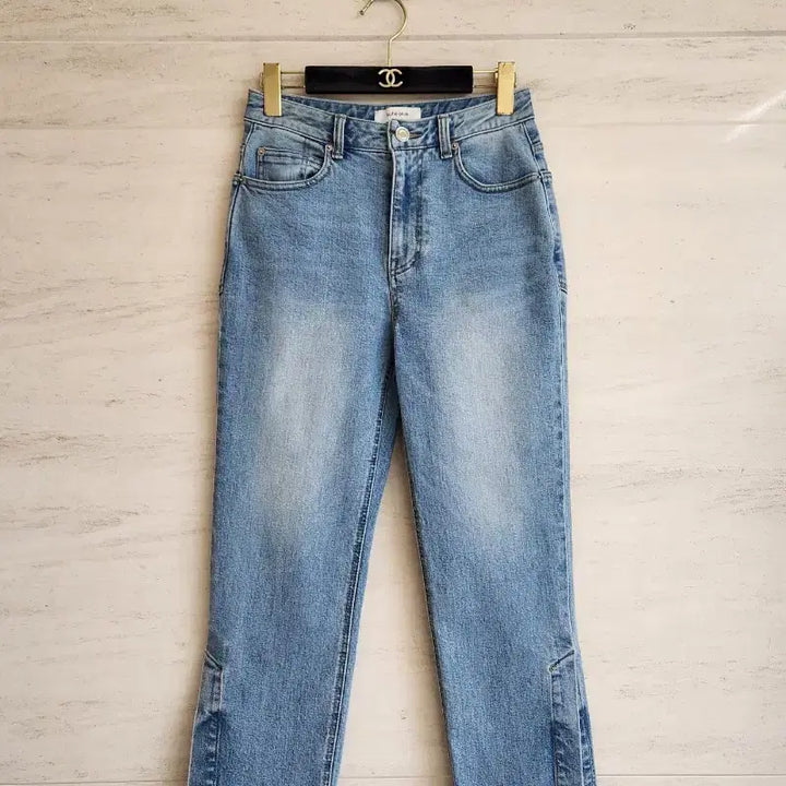 [BUNJANG] Kuho Plus Side Slit Straight Denim Pants (Size 1) / 구호플러스 사이드슬릿 스트레이트 데님팬츠 1사이즈