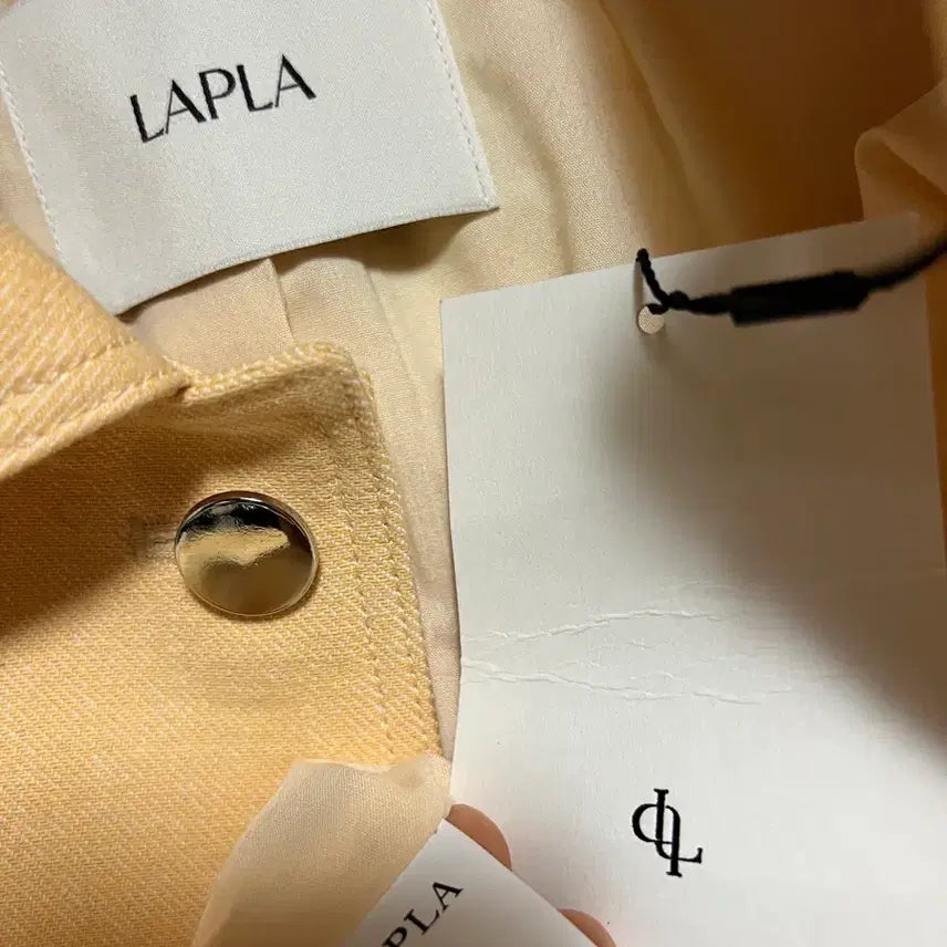 [BUNJANG] Lapla Sakura Denim Jacket / 라플라 사쿠라 데님자켓 (새상품)