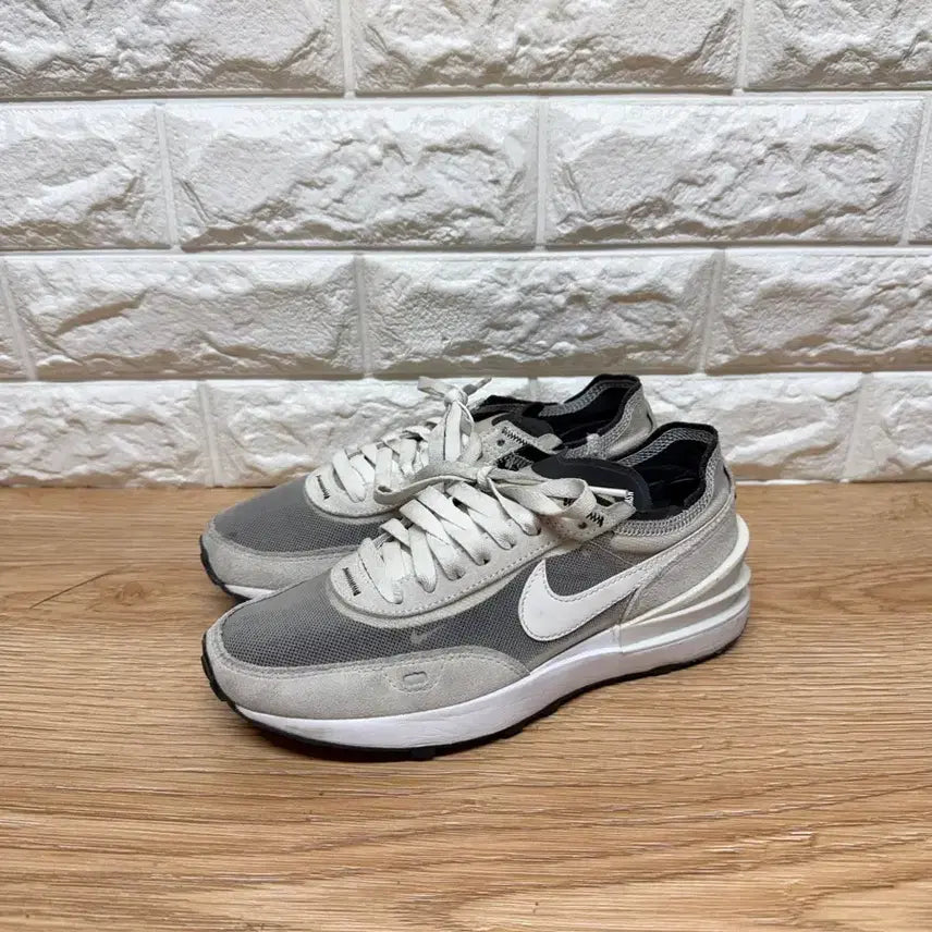 [BUNJANG] Nike Waffle One Sneakers / 나이키 와플 원 스니커즈 운동화 225mm