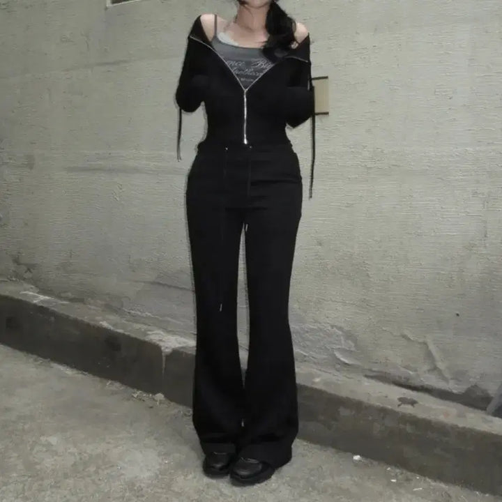 [BUNJANG] Lettering Lace Halter Top / 레터링 레이스 홀터 나시 슬리브