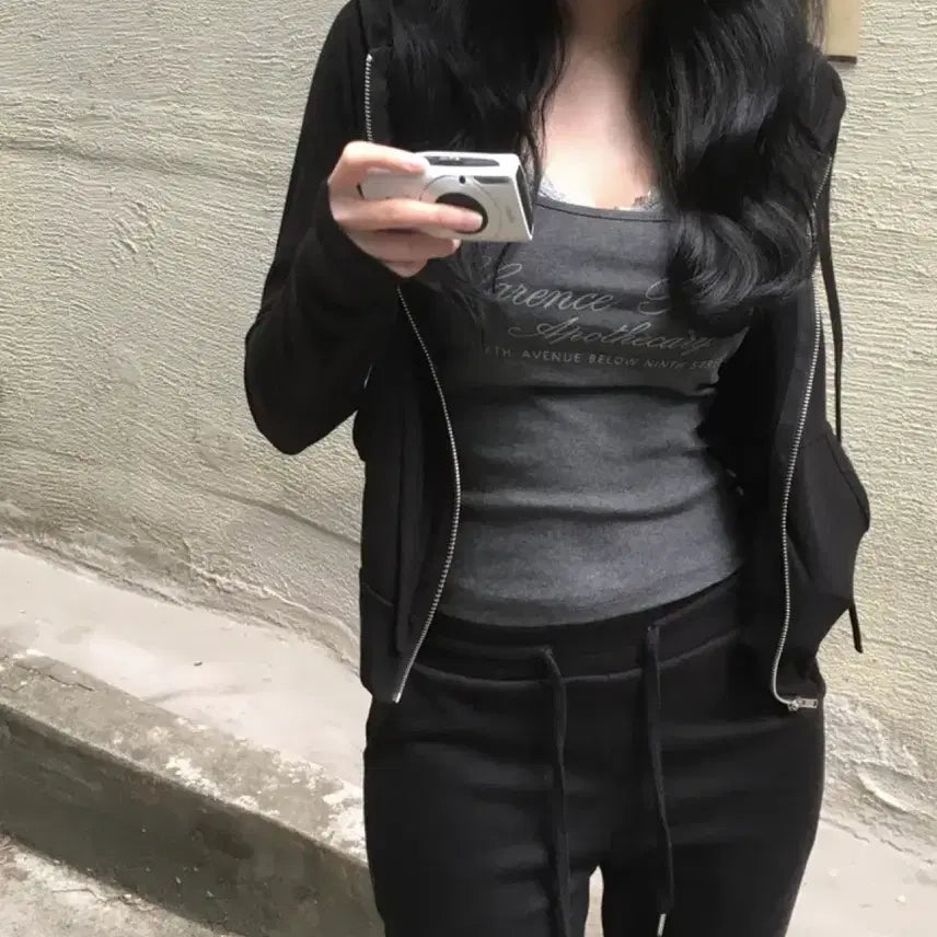 [BUNJANG] Lettering Lace Halter Top / 레터링 레이스 홀터 나시 슬리브