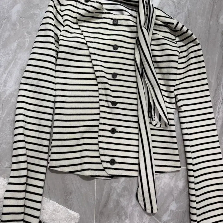 [BUNJANG] Striped Scarf-Integrated Long Sleeve Top / 스카프 일체형 스트라이프 긴팔 티