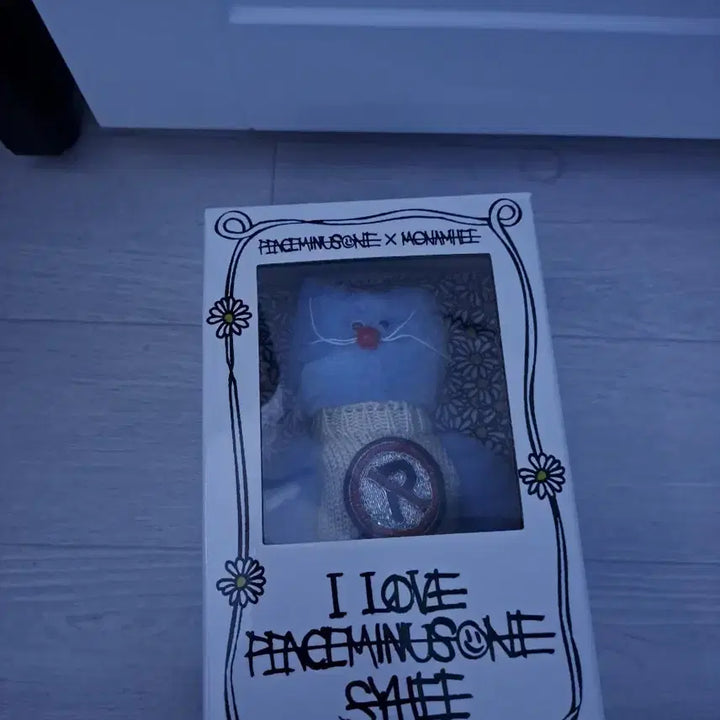 [BUNJANG] G-Dragon Jihee Collaboration Merch / 급처)지드래곤 굿즈 모남희 한정판 지희 양도!!!!!!!