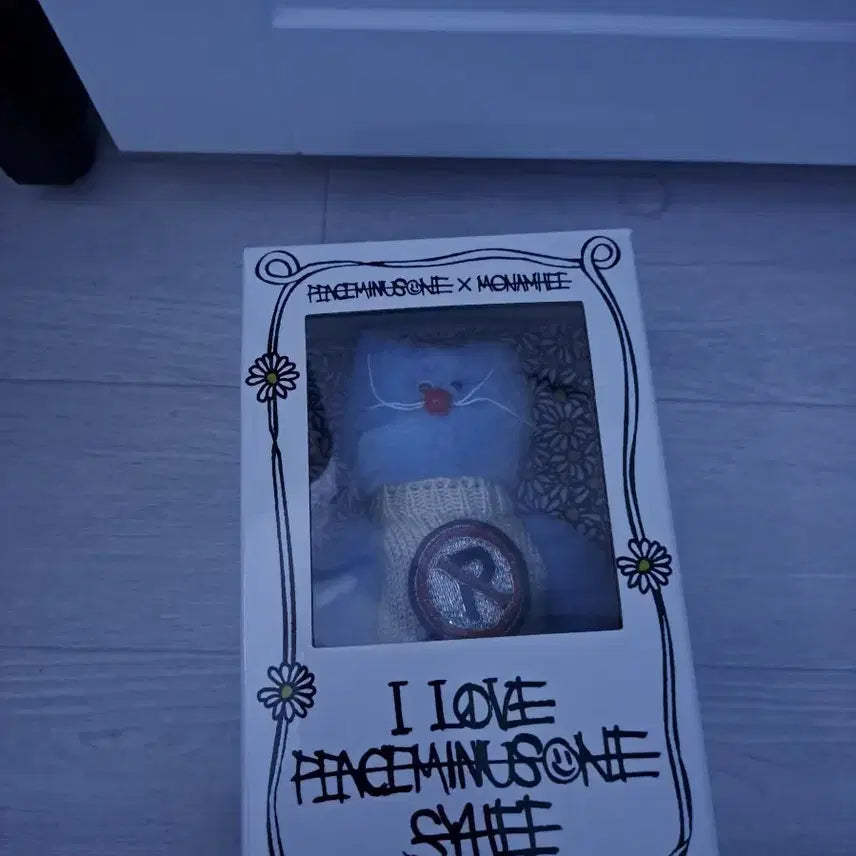 [BUNJANG] G-Dragon Jihee Collaboration Merch / 급처)지드래곤 굿즈 모남희 한정판 지희 양도!!!!!!!