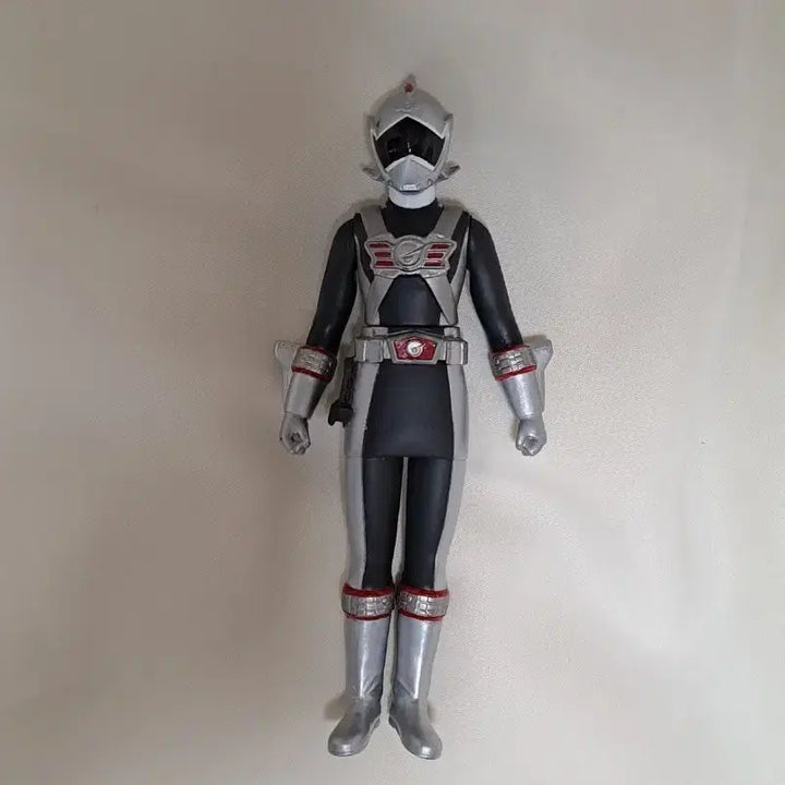 [BUNJANG] Engine Sentai Go-onger Go-on Silver Sofubi Figure / 염신전대 고온저  고온 실버 소프비 피규어