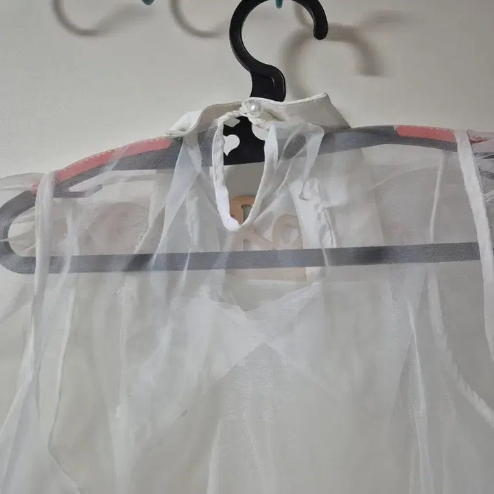 [BUNJANG] White Sheer Cubic Collar Blouse / 화이트 시스루 큐빅 카라 블라우스(새상품)