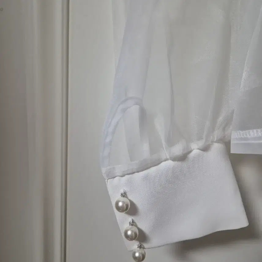 [BUNJANG] White Sheer Cubic Collar Blouse / 화이트 시스루 큐빅 카라 블라우스(새상품)