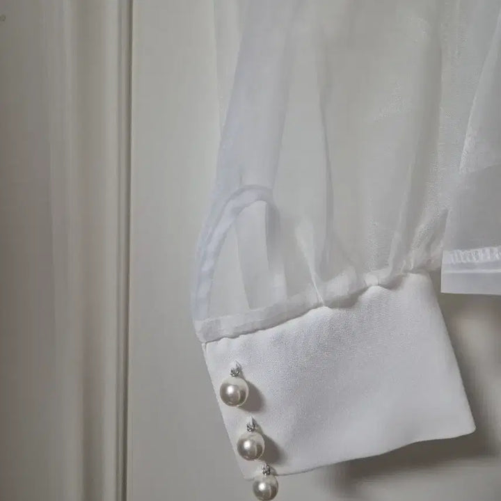 [BUNJANG] White Sheer Cubic Collar Blouse / 화이트 시스루 큐빅 카라 블라우스(새상품)