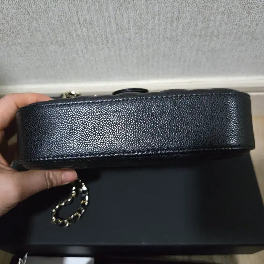 [BUNJANG] Chanel Mini Camera Crossbody Bag / 샤넬 미니 카메라백 크로스백 샴골