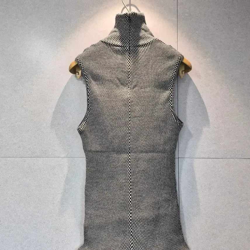 [BUNJANG] EMPORIO ARMANI Check Pattern Sleeveless Top / EMPORIO ARMANI 엠포리오 아르마니 정품 체크 패턴 민소매 탑