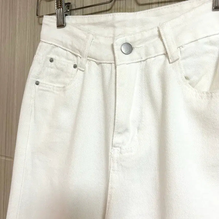 [BUNJANG] Plastic Island White Denim Semi-Wide Fit Pants / [플라스틱아일랜드] 화이트 데님 세미와이드핏 팬츠