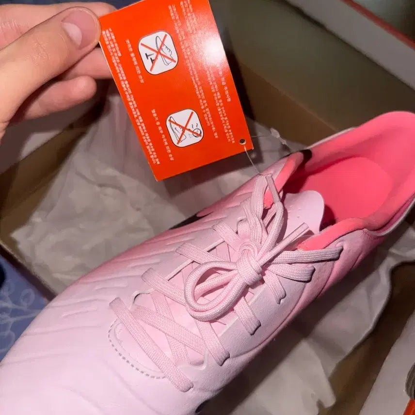 [BUNJANG] Nike Tiempo Legend 10 FG Soccer Cleats / 나이키 티엠포 레전드 10 fg 핑크 화이트