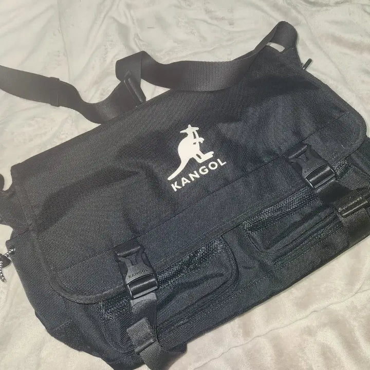 [BUNJANG] Kangol Messenger Bag / 캉골 블랙 메신저백
