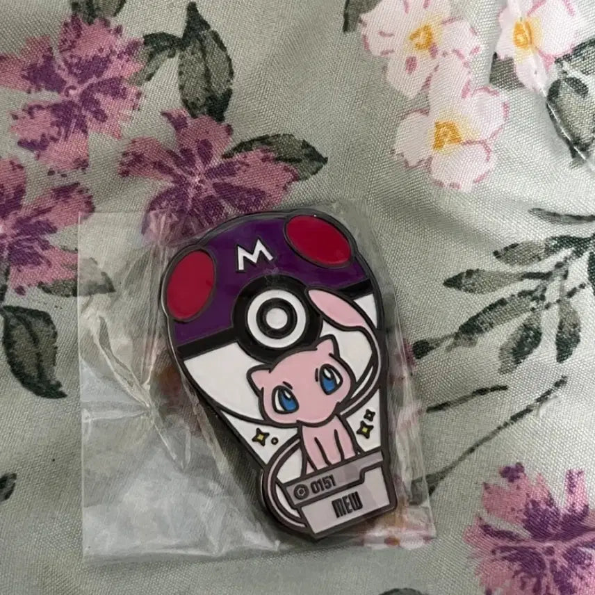 [BUNJANG] Pokemon Mew Lotte World Balloon Flight Badge / (히든) 포켓몬 뮤 롯데월드 풍선비행 뱃지