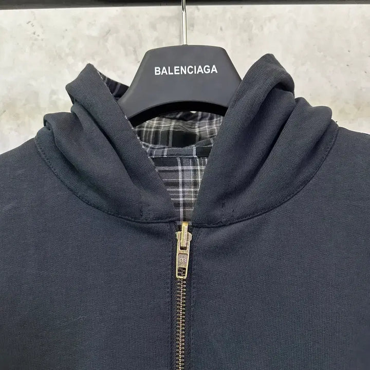 [BUNJANG] Balenciaga Men's Reversible Check Black Hoodie Zip-up / [S]발렌시아가 양면용 남성 체크 블랙 후드 집업