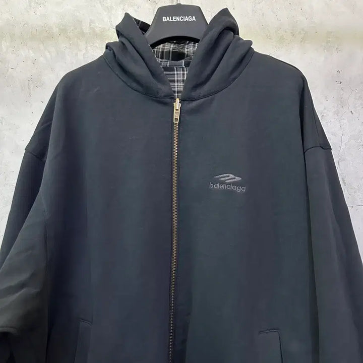 [BUNJANG] Balenciaga Men's Reversible Check Black Hoodie Zip-up / [S]발렌시아가 양면용 남성 체크 블랙 후드 집업