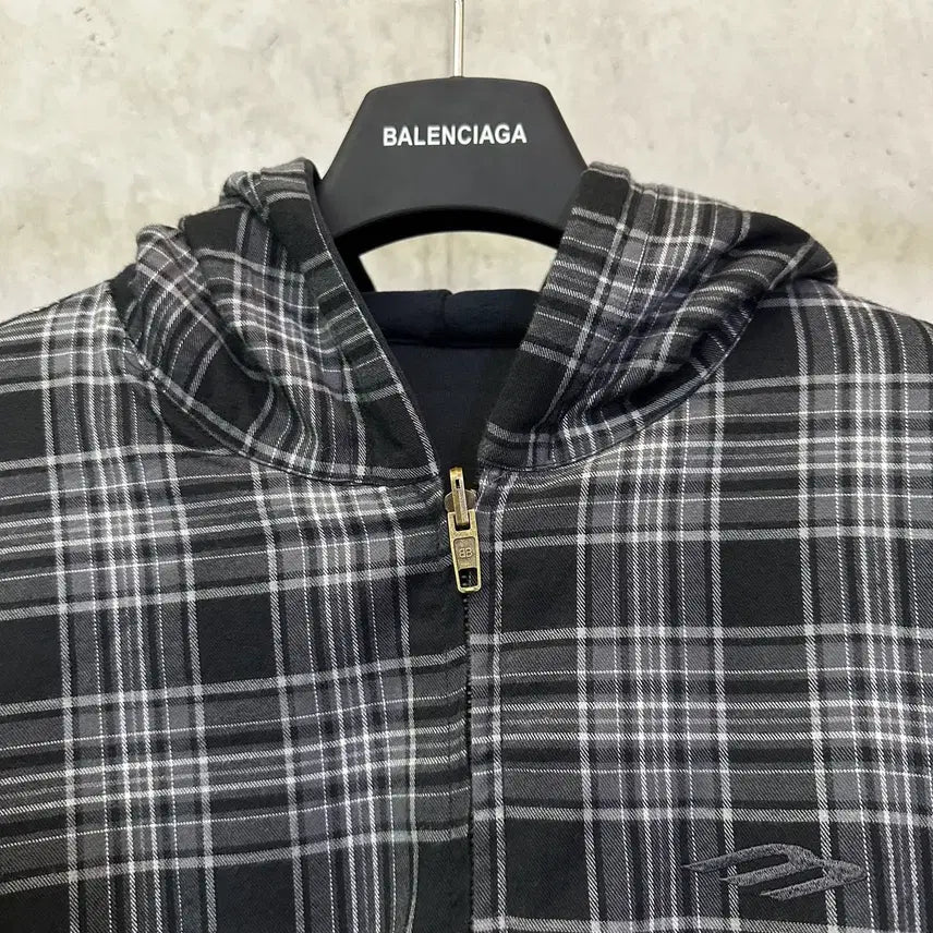 [BUNJANG] Balenciaga Men's Reversible Check Black Hoodie Zip-up / [S]발렌시아가 양면용 남성 체크 블랙 후드 집업