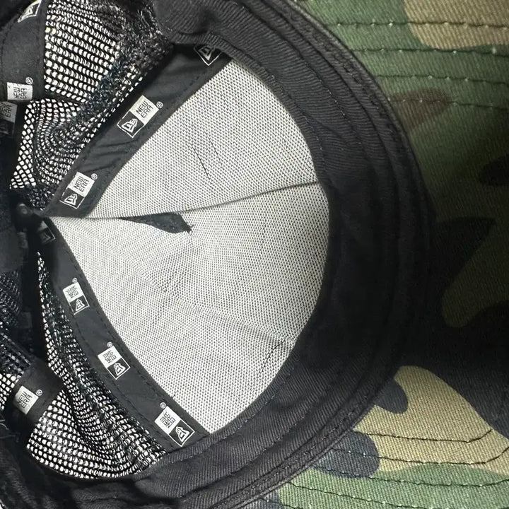[SOLD OUT] XLARGE x New Era 워킹에이프 카모 메쉬 트러커 스냅백 캡