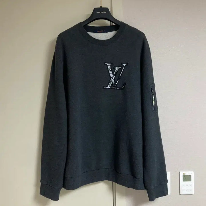 [BUNJANG] Louis Vuitton Cotton Crewneck LV Logo Sweatshirt / [5L] 루이비통 코튼 크루넥 LV 로고 스웨트셔츠