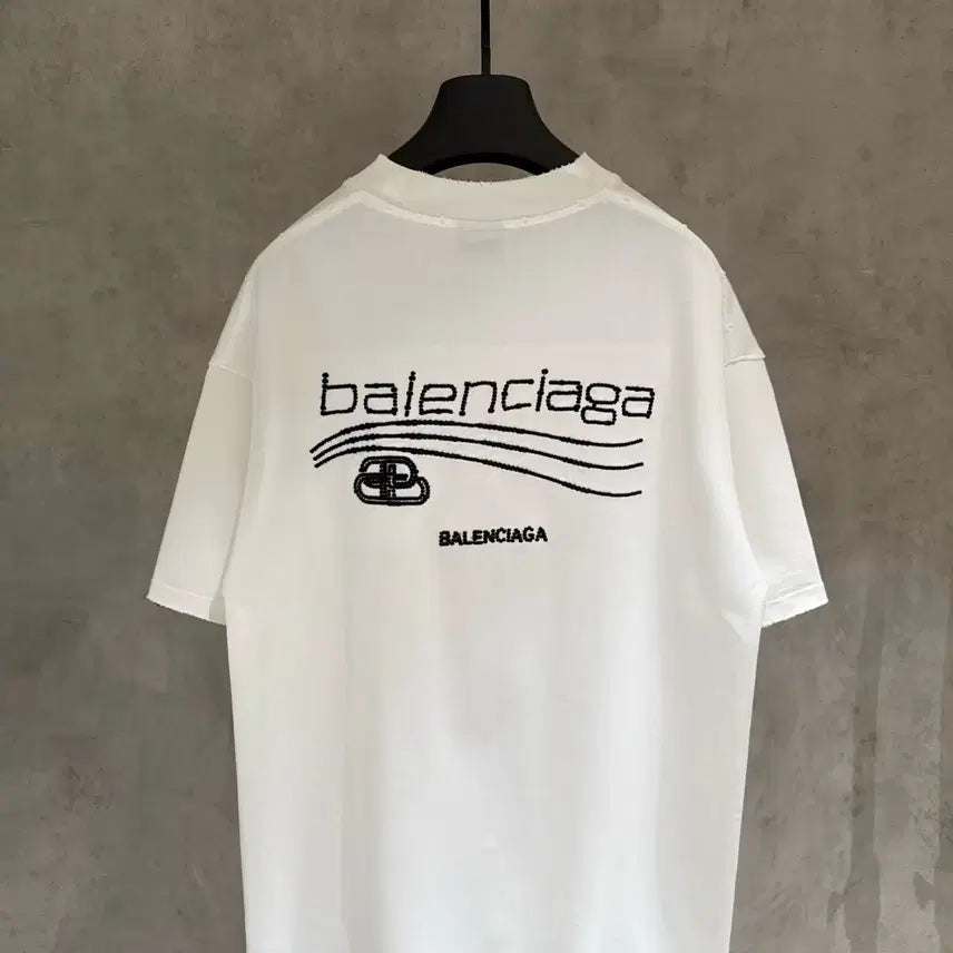[BUNJANG] Balenciaga Small Logo Basic T-Shirt White / L 발렌시아가 스몰로고 기본티셔츠 반팔티셔츠 화이트
