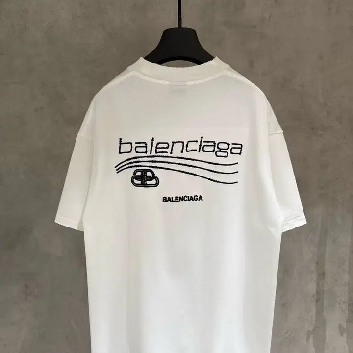 [BUNJANG] Balenciaga Small Logo Basic T-Shirt White / L 발렌시아가 스몰로고 기본티셔츠 반팔티셔츠 화이트