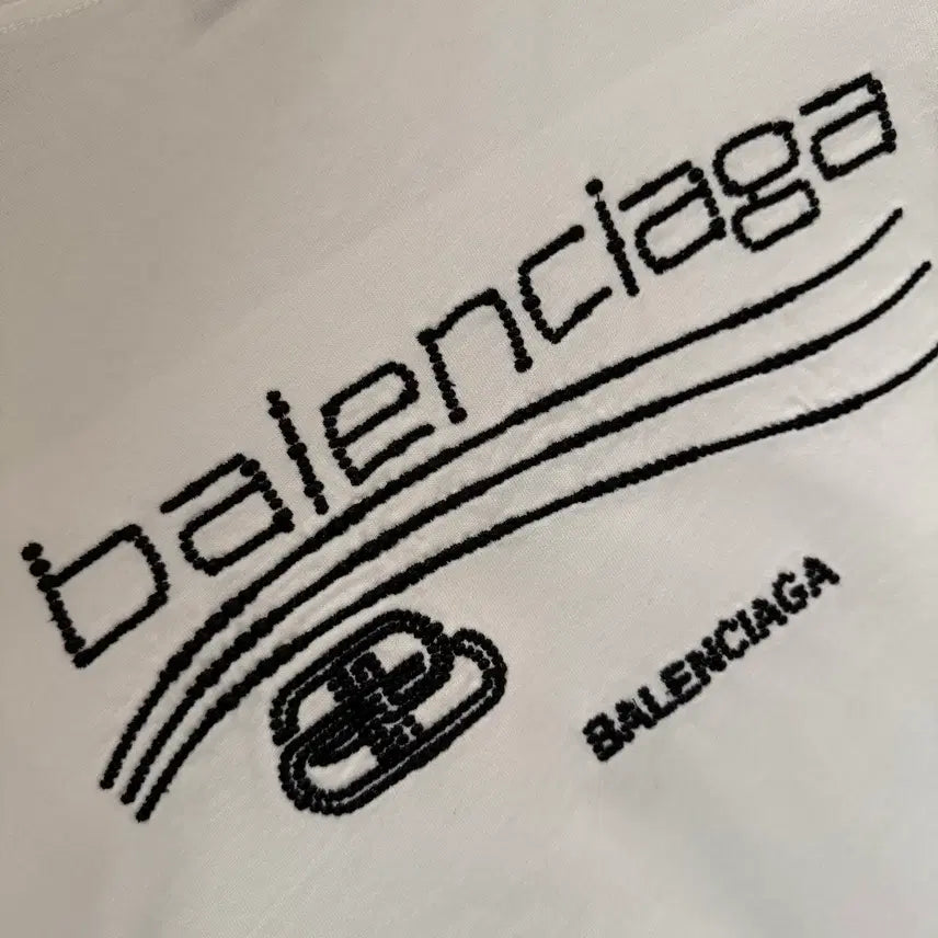 [BUNJANG] Balenciaga Small Logo Basic T-Shirt White / L 발렌시아가 스몰로고 기본티셔츠 반팔티셔츠 화이트