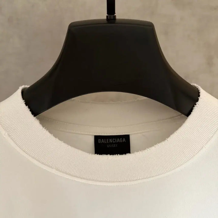 [BUNJANG] Balenciaga Small Logo Basic T-Shirt White / L 발렌시아가 스몰로고 기본티셔츠 반팔티셔츠 화이트