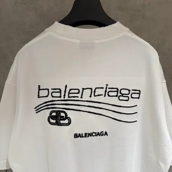 [BUNJANG] Balenciaga Small Logo Basic T-Shirt White / L 발렌시아가 스몰로고 기본티셔츠 반팔티셔츠 화이트