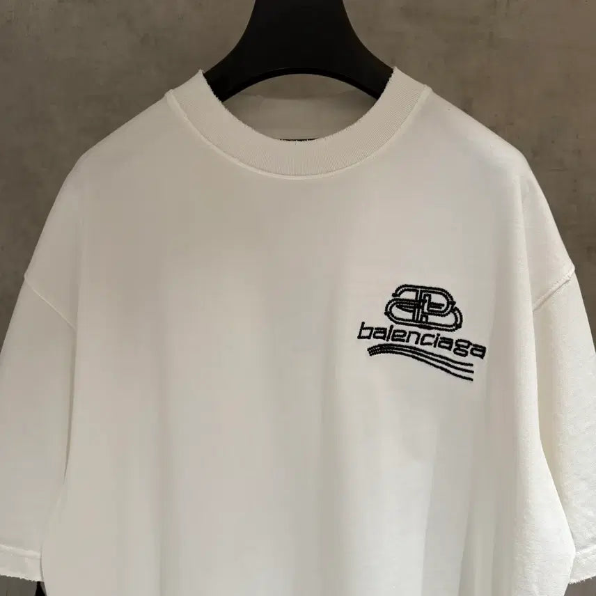 [BUNJANG] Balenciaga Small Logo Basic T-Shirt White / L 발렌시아가 스몰로고 기본티셔츠 반팔티셔츠 화이트