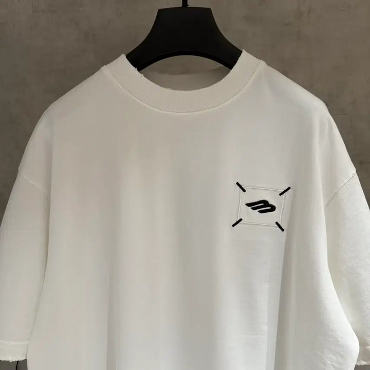 [BUNJANG] Balenciaga Small Logo Basic T-shirt Red Logo / L 발렌시아가 스몰로고 기본티셔츠 반팔티셔츠 여름 남성 레드로고