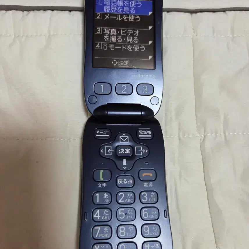 [BUNJANG] Vintage Japanese Y2K Fold Phone Prop / [빈티지]고전 y2k 일본 폴더폰 모형폰 목업폰