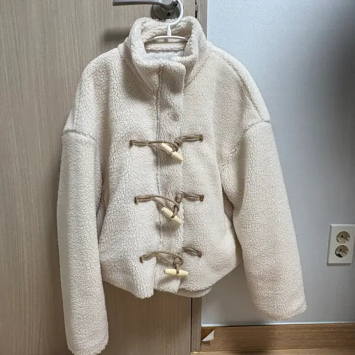 [BUNJANG] Ppbble Fleece Toggle Jacket Ivory / 뽀글이 떡볶이 단추 자켓 아이보리
