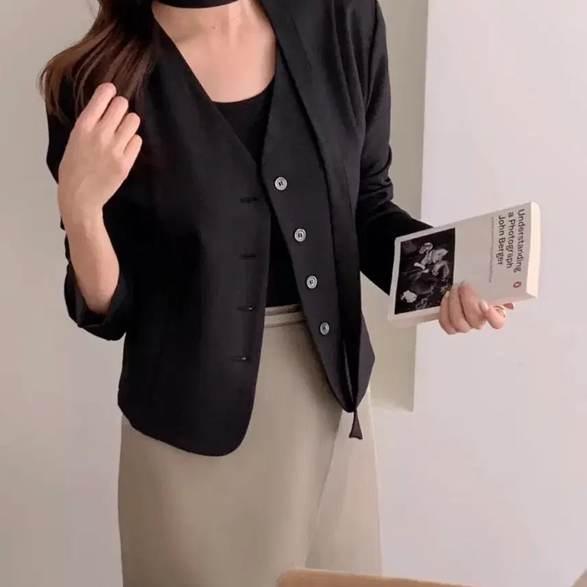 [BUNJANG] Black V-Neck Crop Blazer Jacket / 블랙 검은색 노카라 자켓 브이넥 크롭 블레이저 머플러 타이 모던룩 빈티지