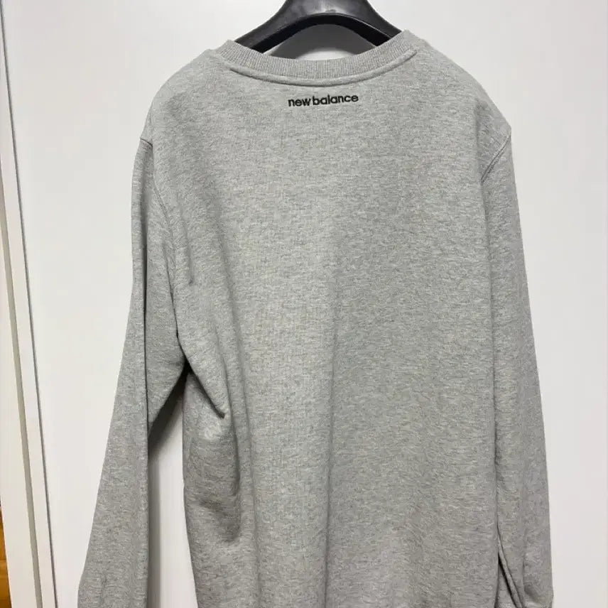 [BUNJANG] New Balance Small Logo Sweatshirt (Size M) / 사이즈 M) 뉴발란스 스몰로고 맨투맨