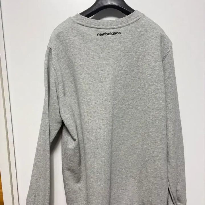 [BUNJANG] New Balance Small Logo Sweatshirt (Size M) / 사이즈 M) 뉴발란스 스몰로고 맨투맨