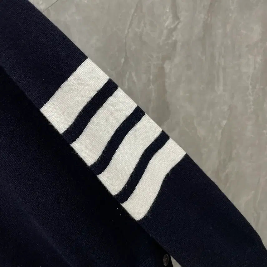 [BUNJANG] Thom Browne 4-Bar Navy Wool Cardigan / 톰브라운 가디건 4바 남녀사이즈 울 봄 시즌 네이베 색상