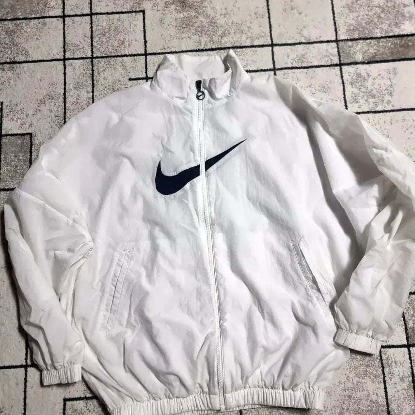 [BUNJANG] Nike Big Swoosh White Windbreaker Jacket Size S / 나이키 빅 스우시 화이트 대장급 바람막이 사이즈 S