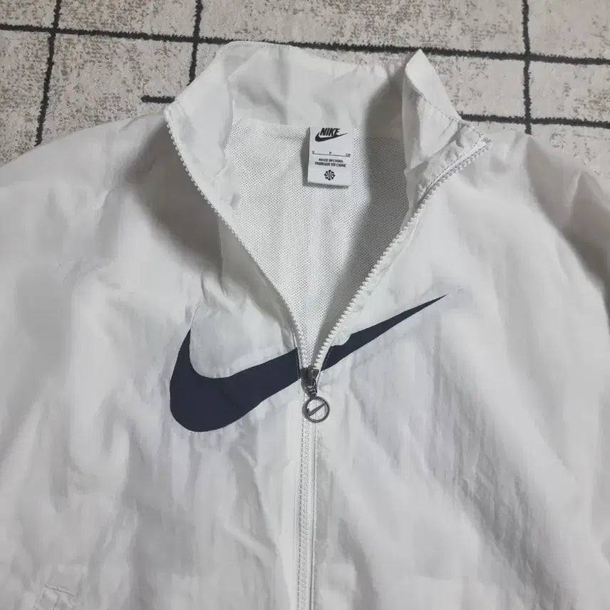 [BUNJANG] Nike Big Swoosh White Windbreaker Jacket Size S / 나이키 빅 스우시 화이트 대장급 바람막이 사이즈 S