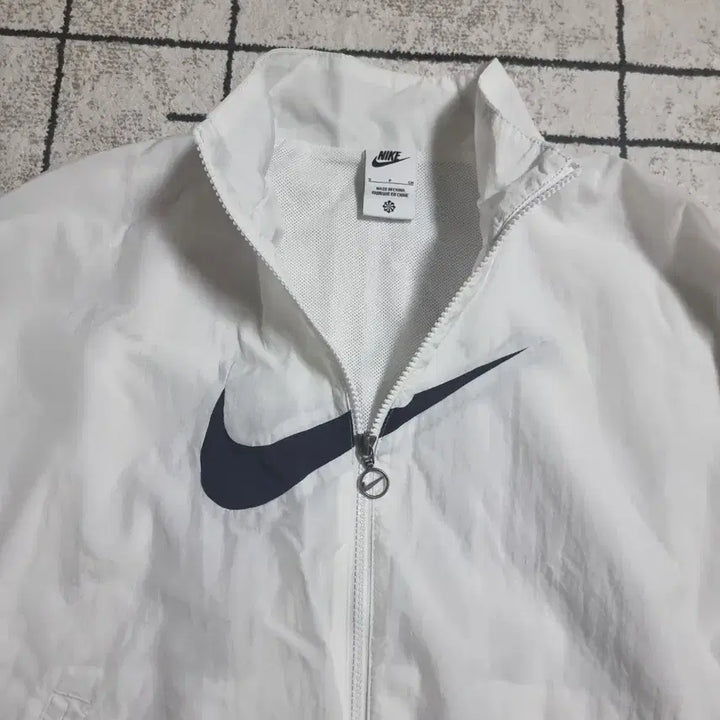 [BUNJANG] Nike Big Swoosh White Windbreaker Jacket Size S / 나이키 빅 스우시 화이트 대장급 바람막이 사이즈 S