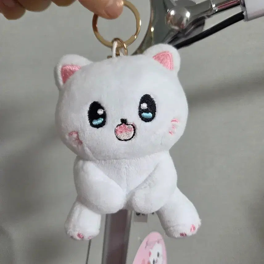 [BUNJANG] Koneko White Cat Plush Keyring / 코네코짱 화이트 고양이 정품 인형 키링 봉제인형