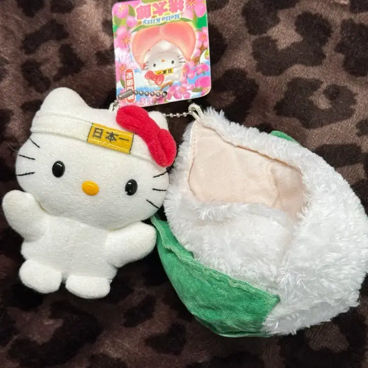 [BUNJANG] Sanrio Classic Momotaro Peach Boy Kitty Mascot Doll / 고전키티 레어템 모모타로 복숭아동자 배추 키티 마스코트 인형