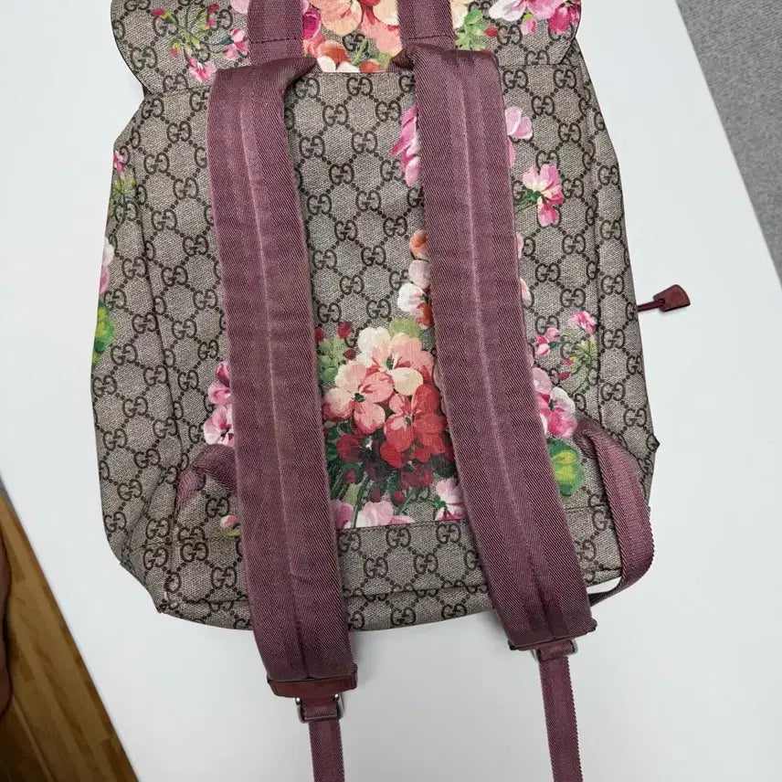 [BUNJANG] Gucci GG Supreme Backpack 405019 Pink Flower Bloom / 5/26까지 정품 구찌 핑크플라워 블룸 GG 슈프림 백팩 405019