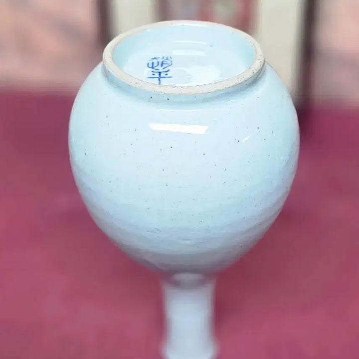 [BUNJANG] Celadon Porcelain Tall-Necked Wine Bottle (1st Generation Master Jo Han-kyung) / *순백자 목긴 주병(1세대명장 조평:조한경)