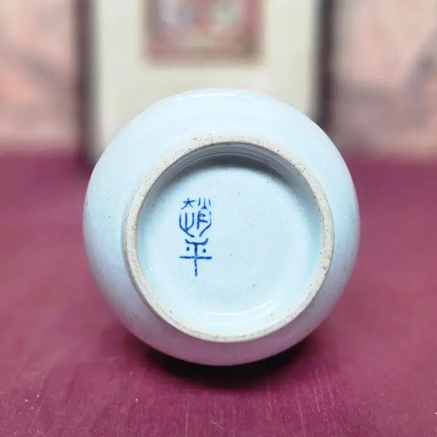 [BUNJANG] Celadon Porcelain Tall-Necked Wine Bottle (1st Generation Master Jo Han-kyung) / *순백자 목긴 주병(1세대명장 조평:조한경)