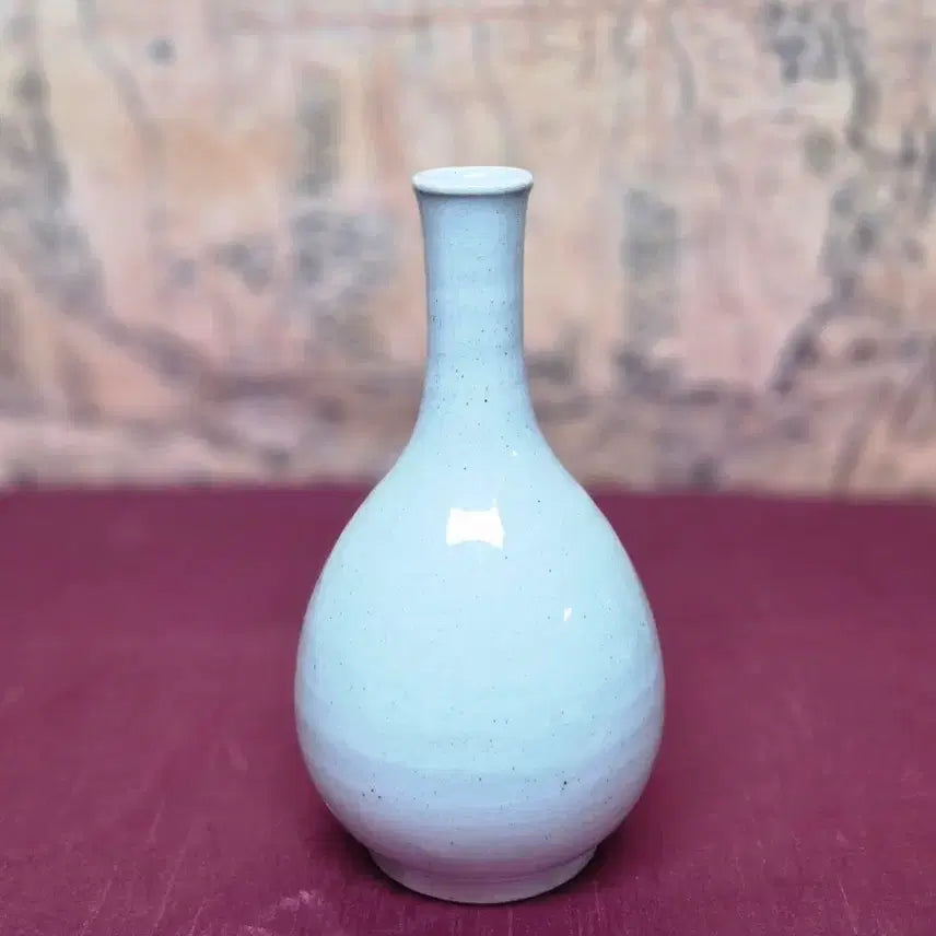 [BUNJANG] Celadon Porcelain Tall-Necked Wine Bottle (1st Generation Master Jo Han-kyung) / *순백자 목긴 주병(1세대명장 조평:조한경)